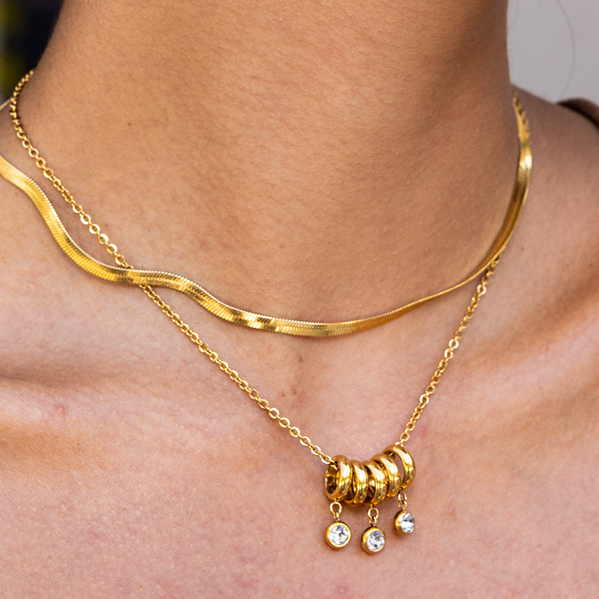 Collana da donna in acciaio inossidabile placcato oro 18 carati con strass, design geometrico alla moda