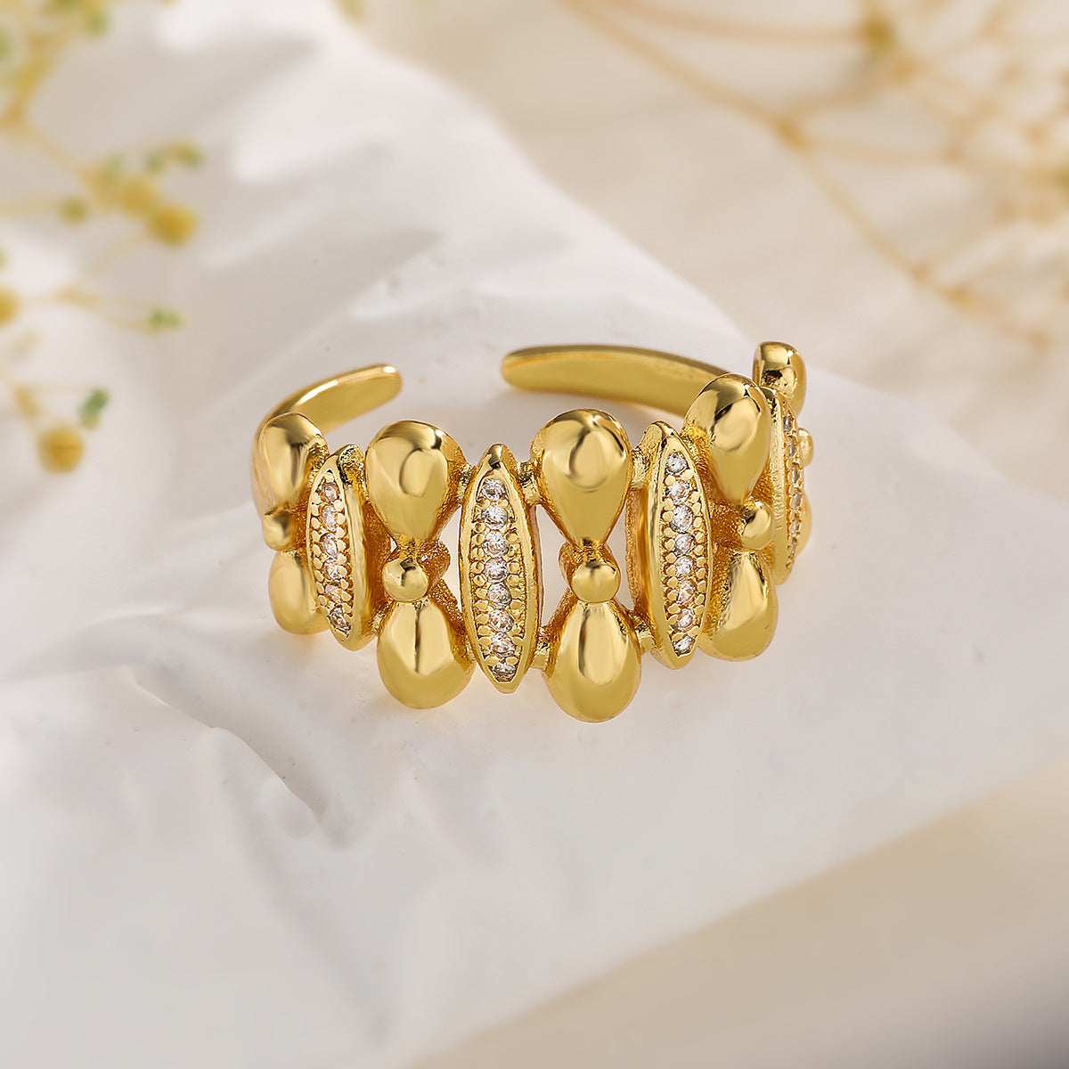 Anello Geometrico da Donna alla Moda a Forma di Girasole in Rame Placcato Oro 18K con Zirconia Micro-Incastonata