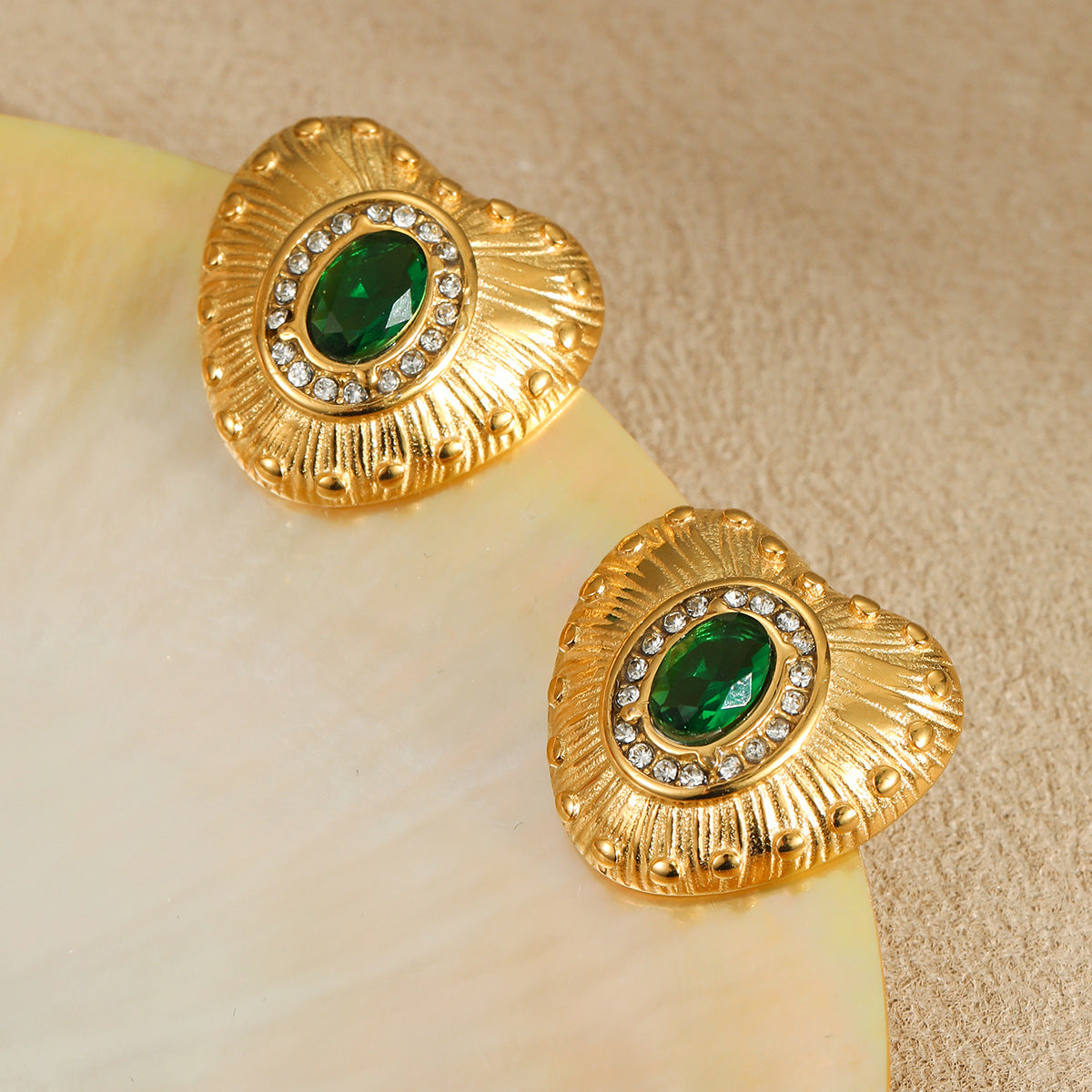 Fashionable Heart-Shaped Stainless Steel Stud Earrings with 18K Gold Plating and Rhinestone Inlay