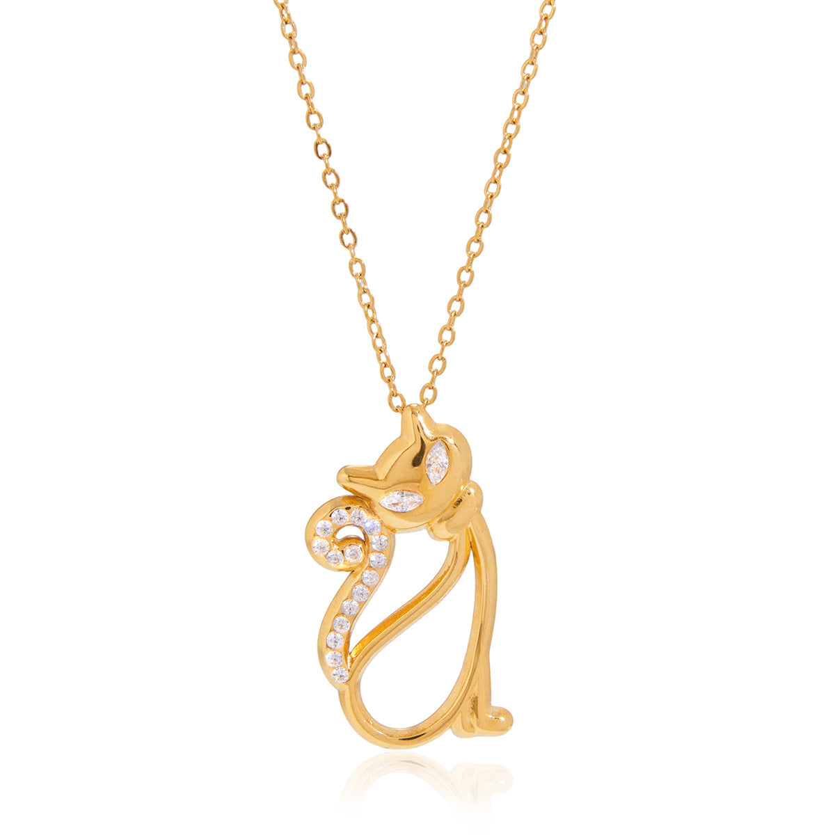 Elegante collar con colgante de gato en acero de titanio con incrustaciones de diamantes de imitación y chapado de oro PVD para mujer
