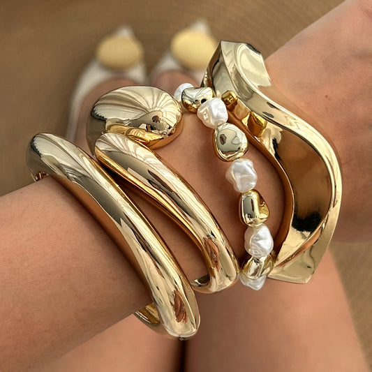 Pulsera de aleación con forma de gota de agua irregular, superficie pulida y acabado chapado para mujer