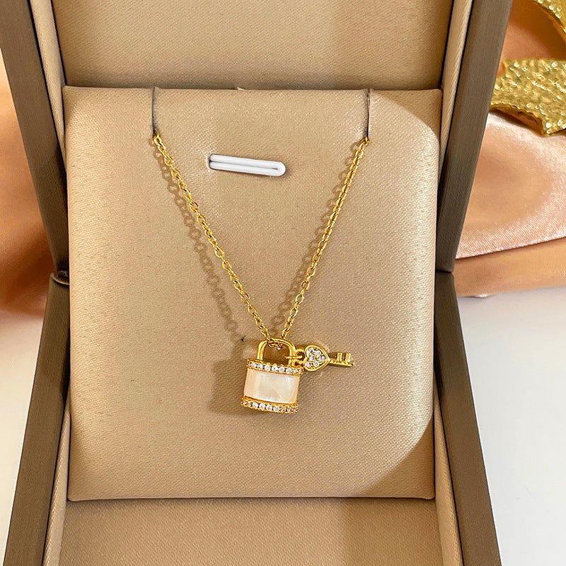 Minimalist Geometric Titanium Steel Plated Necklace for Women with Wavy Chain Elegant Sweater Chain for Fall and Winter