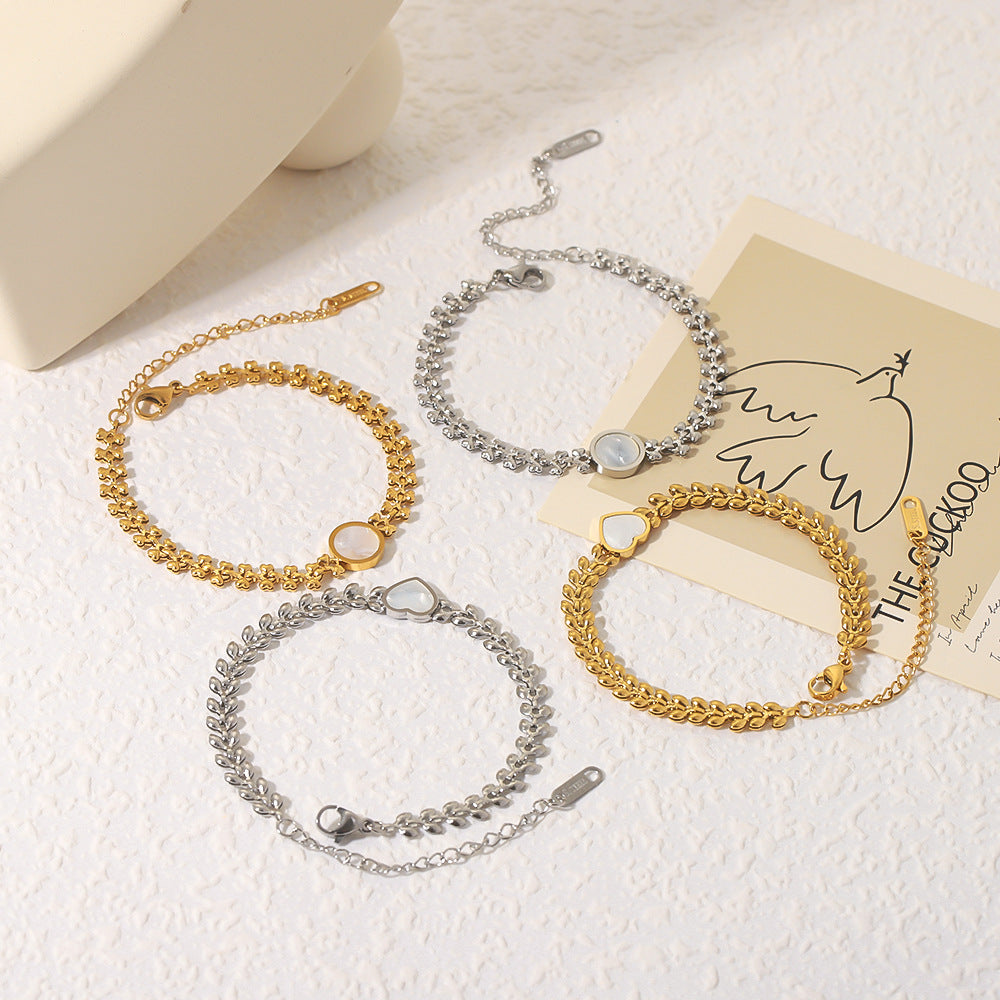 Bracciale Minimalista con Cuore in Madreperla Bianca, Catena in Acciaio Inossidabile e Placcatura in Oro 18K