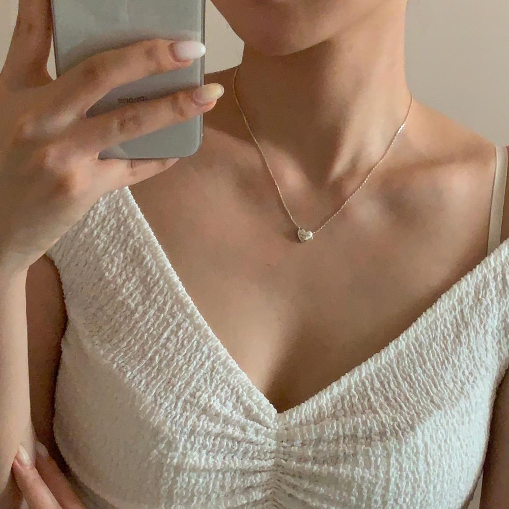 Collana Minimalista a Cuore in Argento Sterling 925 con Accenti in Zirconia su Catena a Croce