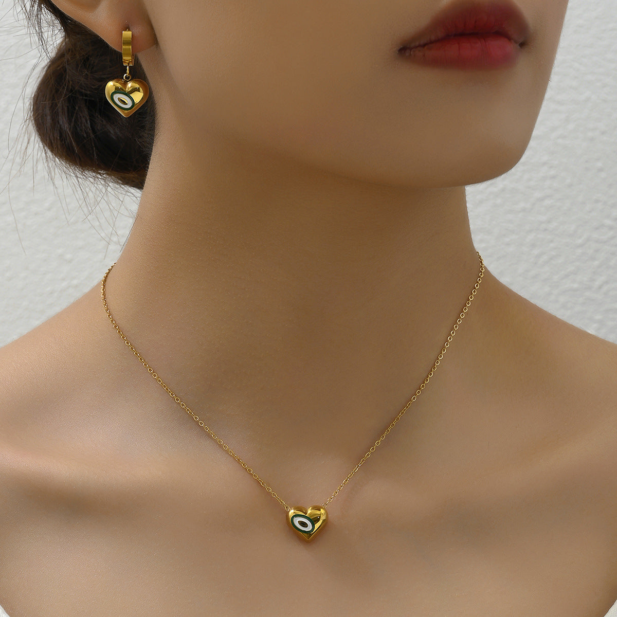 Elegante collar y aretes de cobre esmaltado con forma de corazón para mujer, juego de joyas de moda con colgante y pendientes de botón de estilo viajero