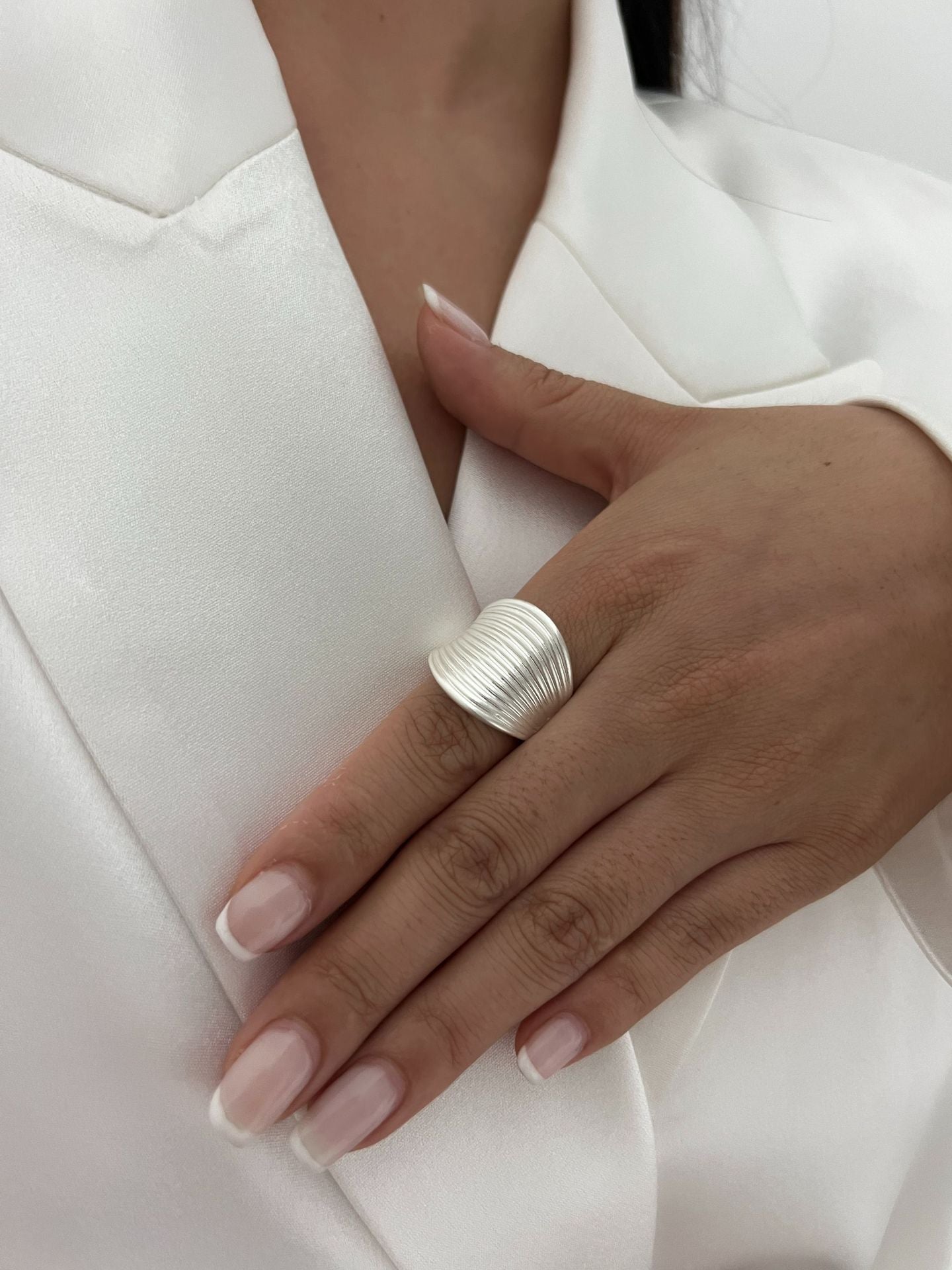 Anello regolabile in lega con design geometrico floreale, spazzolato, color argento, stile minimalista
