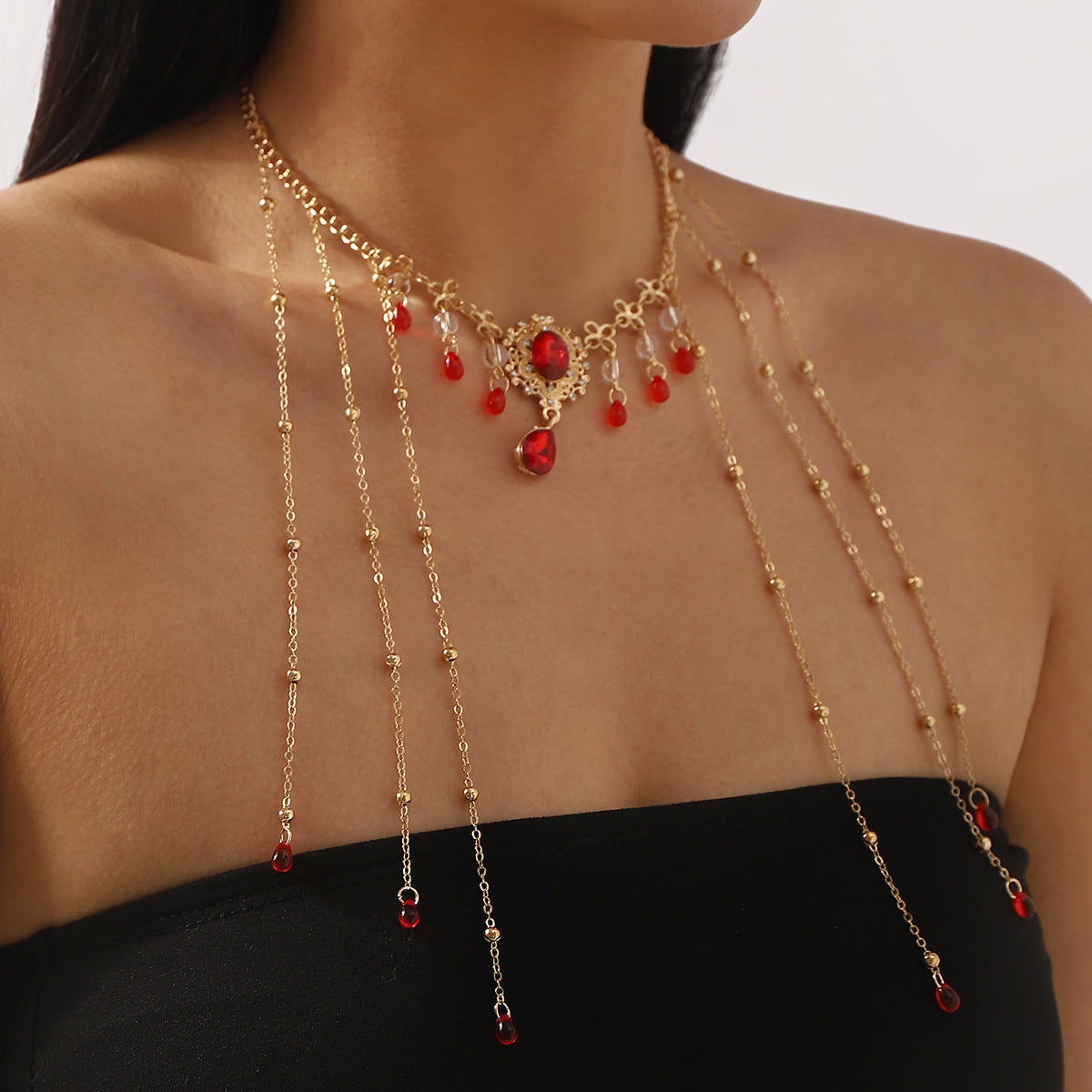 Collana pendente con strass a forma di goccia in stile cinese vintage con catena ondulata da donna