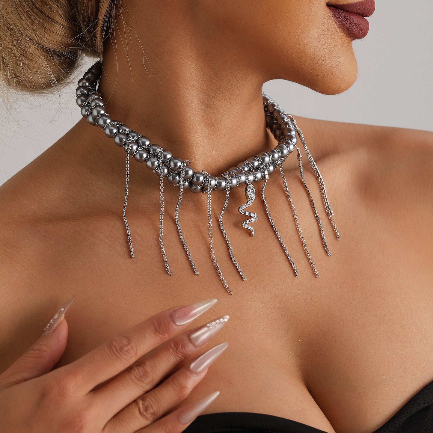 Fashion Minimalist Snake Shape Alloy Pendant Necklace with Tassel Detail for Women