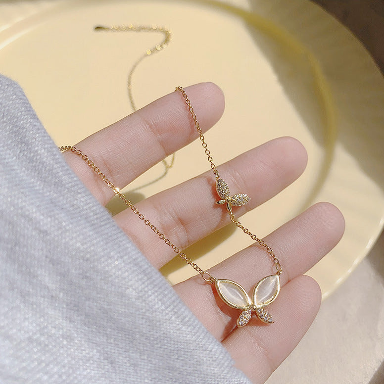 Deliziosa Collana con Ciondolo a Farfalla Minimalista da Donna in Acciaio al Titanio con Intarsio di Strass su Catena O
