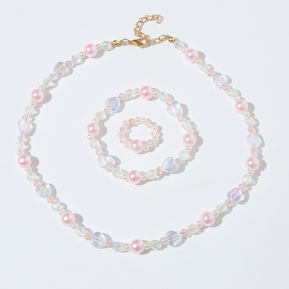 Conjunto de collar minimalista para niñas con cuentas de resina y vidrio en forma de corazón y cadena de cuentas redondas