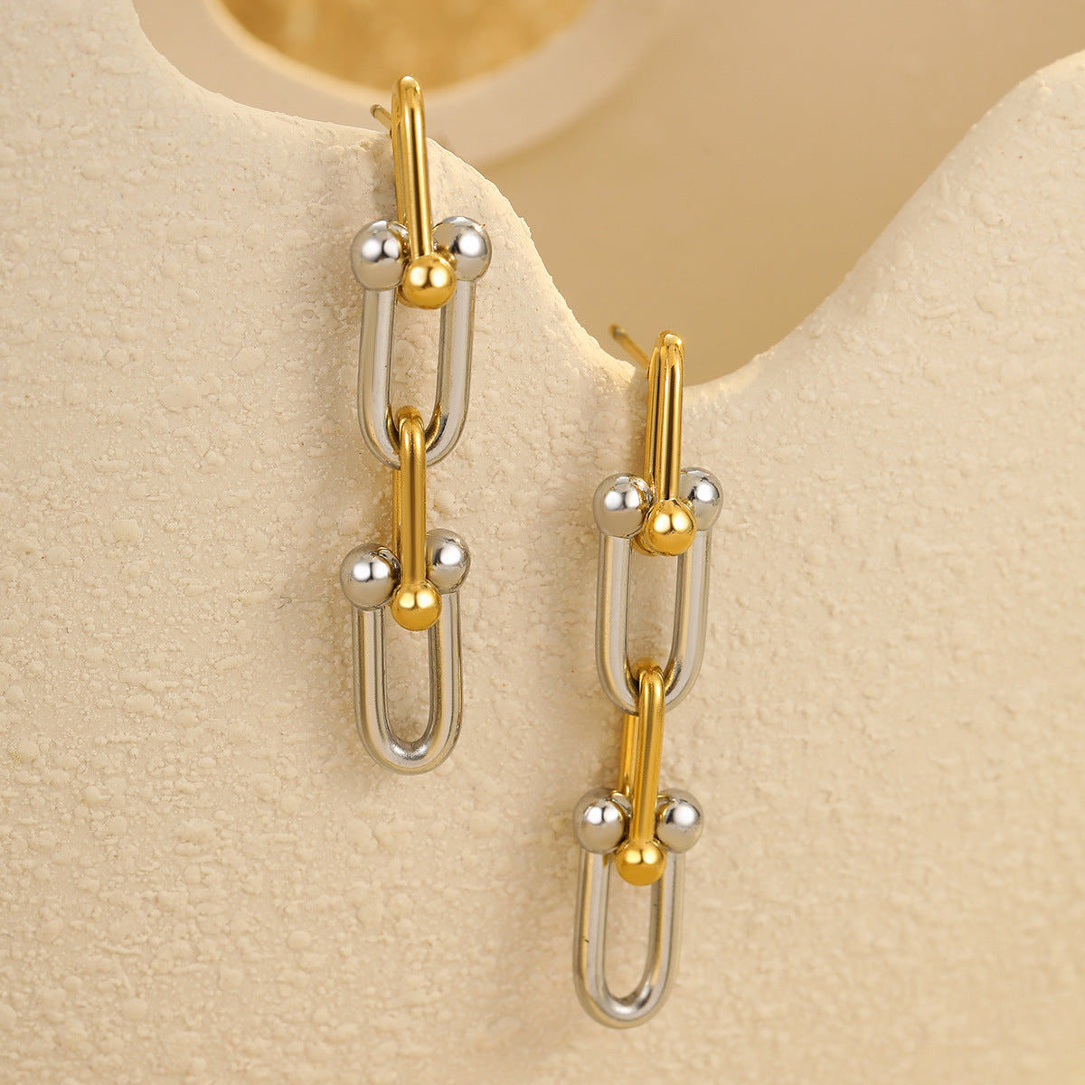 Aretes minimalistas geométricos de acero inoxidable con baño de oro de 18 quilates para mujer