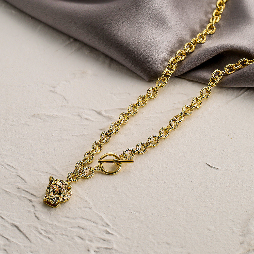 Fashionable Leopard Head Pendant Necklace for Women in Copper with Geometric Design and Animal Motif
