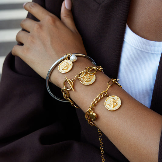 Bracciale vintage geometrico in acciaio al titanio per donna con finitura placcata e motivo ad angelo, accessorio di moda