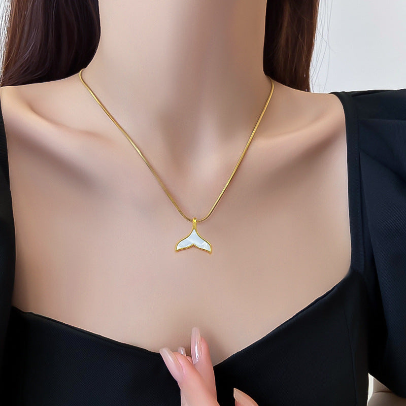 Collana Girocollo Minimalista in Acciaio al Titanio con Ciondolo a Goccia Geometrica e Coda di Pesce, Unisex