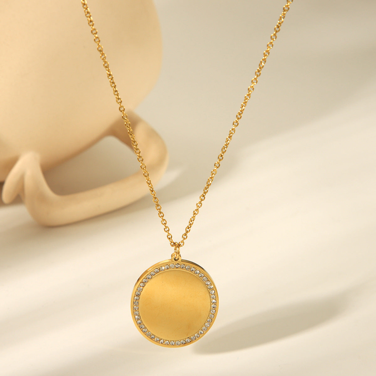 Ins Style 18K Gold Plated Titanium Steel Oval Geometric Pendant Necklace with Rhinestones for Women