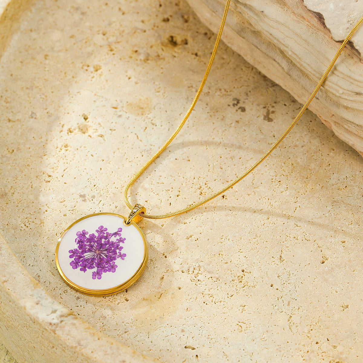 Minimalist Geometric Five-Point Heart Resin Enamel Pressed Dried Flower Pendant Necklace in Stainless Steel