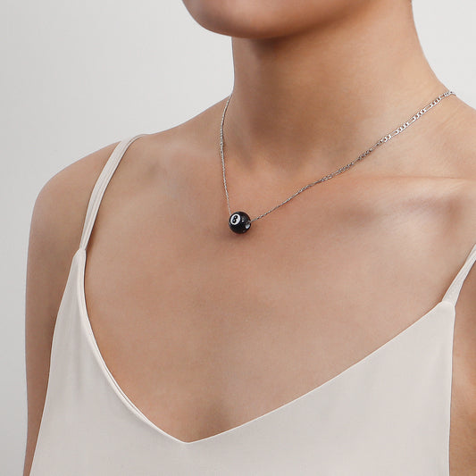 Collana con Pendente a Sfera da Biliardo Nera Minimalista Geometrica 8 per Donna, Catena in Lega con Finitura Galvanica