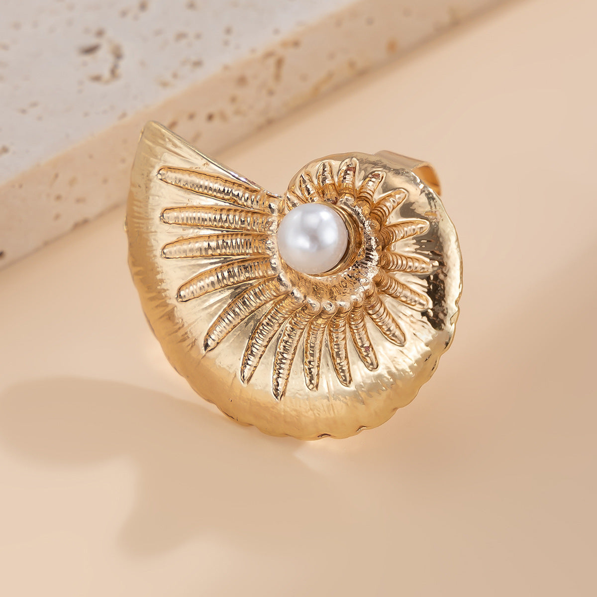 Anello da donna in metallo a forma di stella in stile vacanza con finitura placcata e fascia regolabile