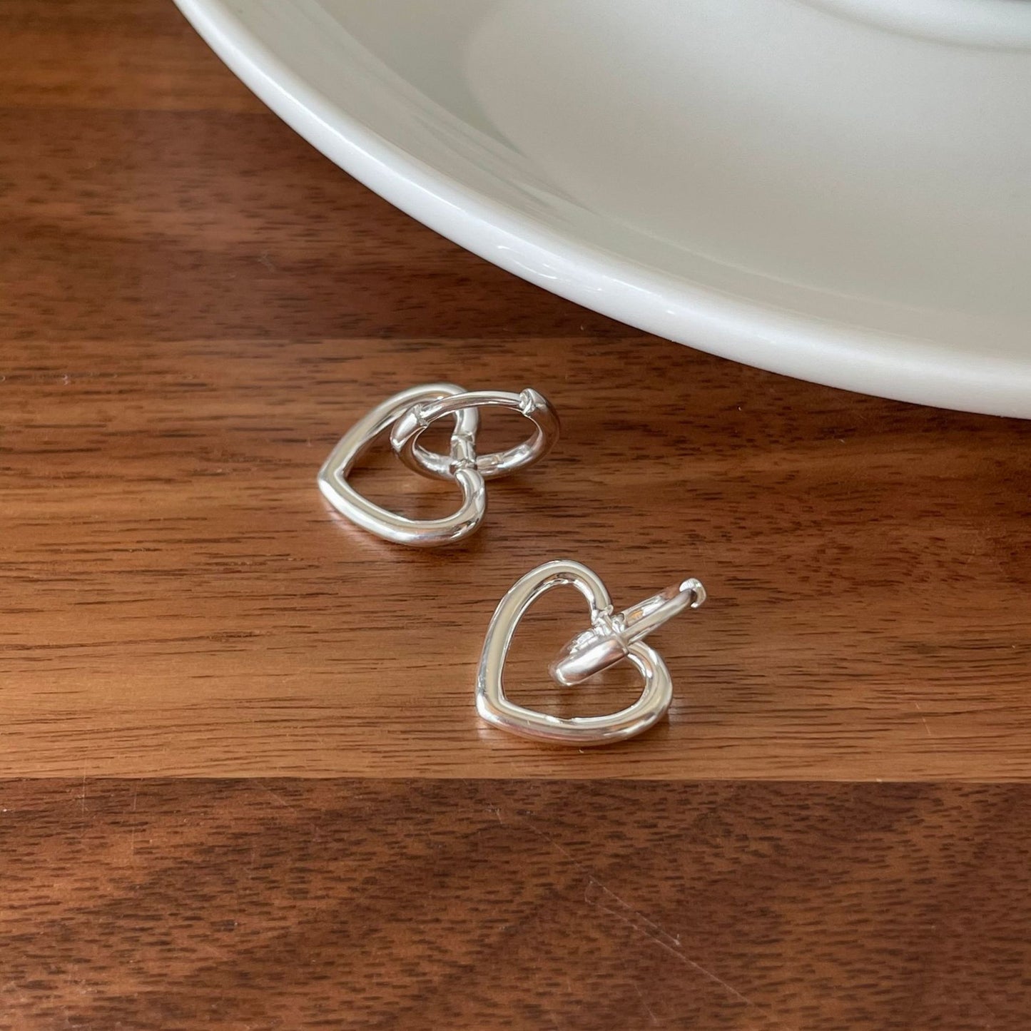 Orecchini a perno da donna in argento sterling 925 a forma di cuore, stile minimalista con finitura artigianale