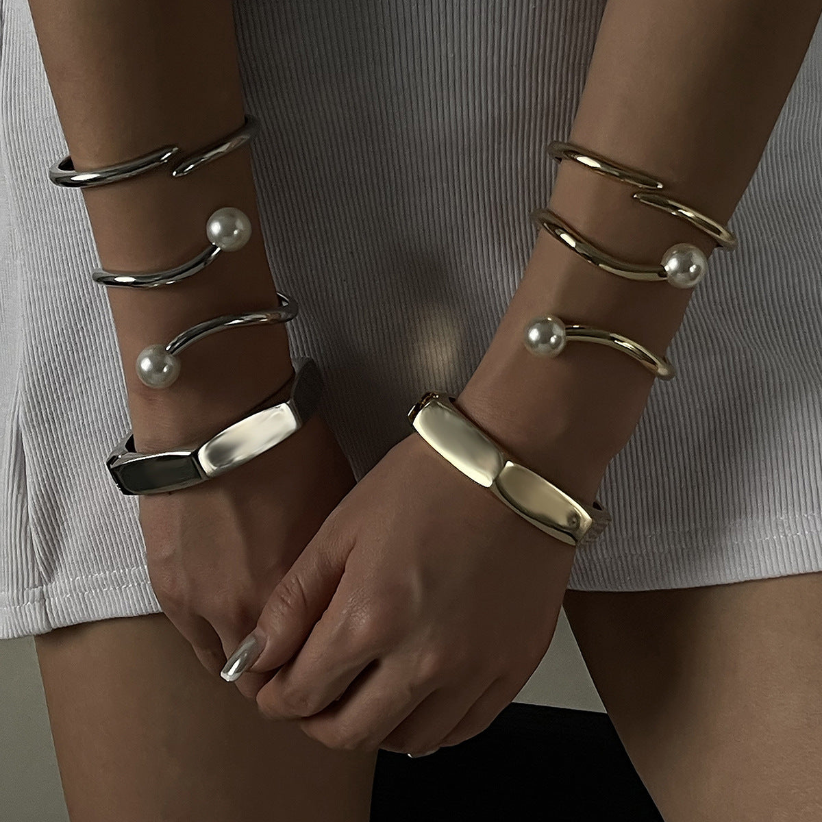 Pulsera de aleación geométrica punk con resorte y acabado chapado para combinar y uso diario