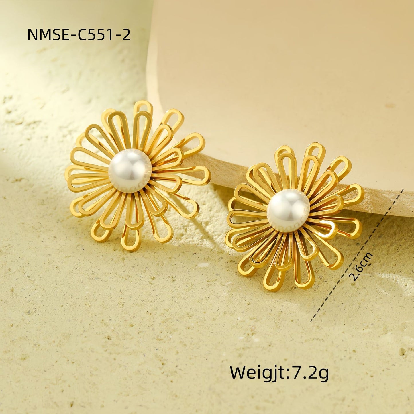 Orecchini da donna minimalisti geometrici a fiore in acciaio inossidabile con dettagli in perle e placcatura oro
