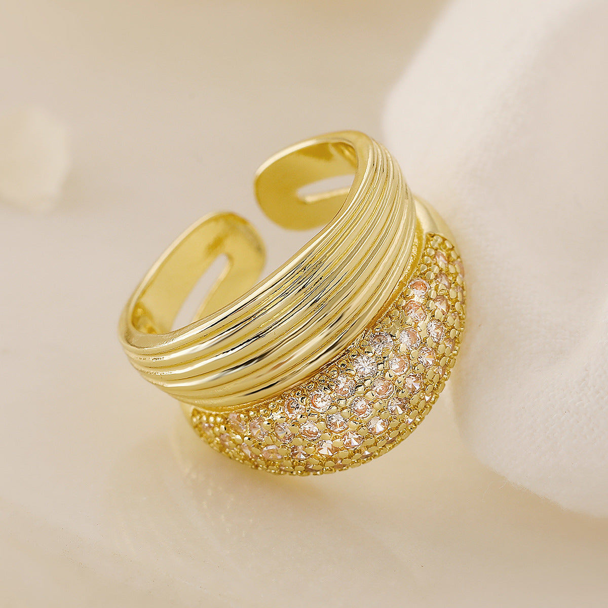 Anello aperto da donna punk vintage geometrico in rame placcato oro 18K con intarsio di zirconi