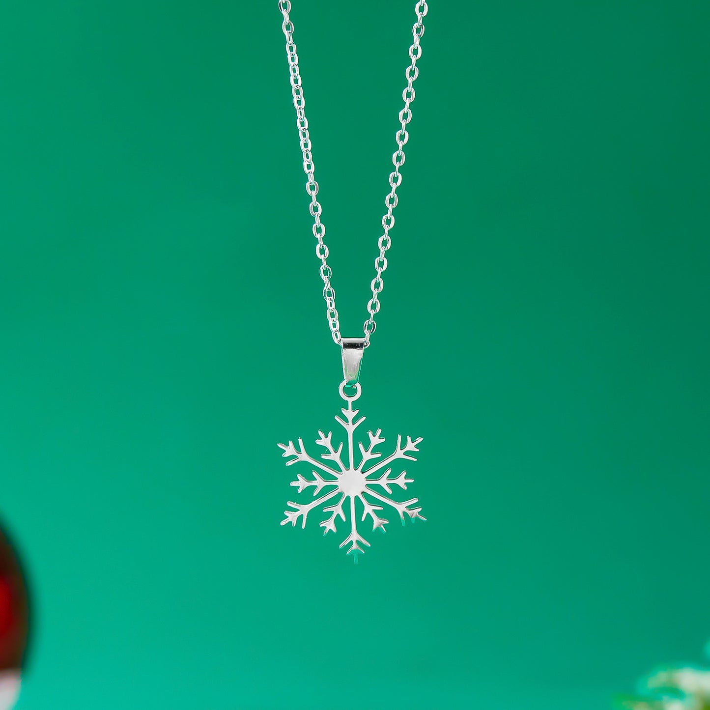 Collar Colgante de Árbol de Navidad Minimalista en Acero de Titanio con Acabado Chapado en Cadena O para Uso Festivo Unisex