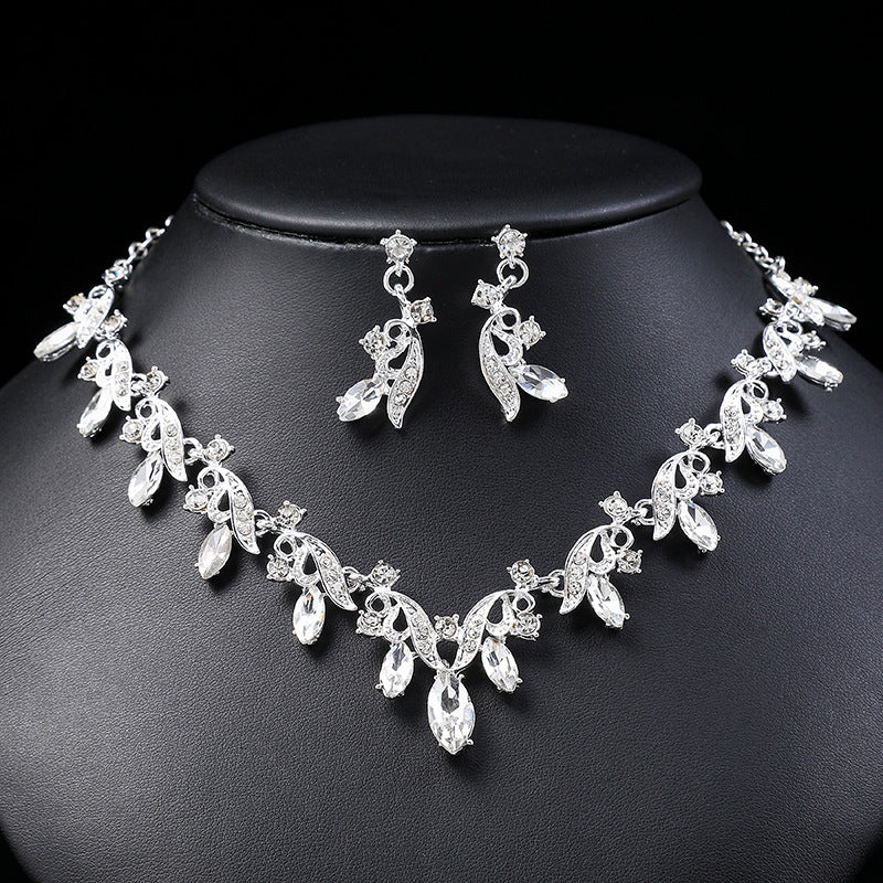 Conjunto de collar con colgante de tulipán y hoja estilo floral fresco y dulce con colgante de aleación y acabado galvanizado para mujer