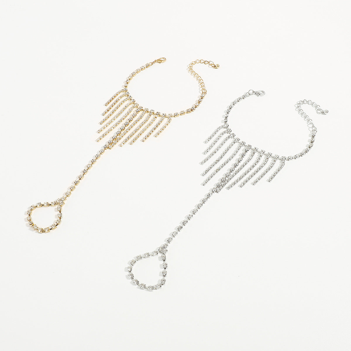 Pulsera con colgante geométrico dulce y atrevido con detalles de diamantes de imitación y cadena de hierro chapado para mujer