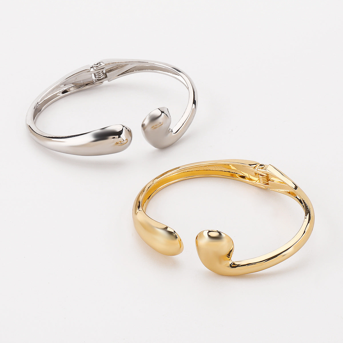 Elegante Pulsera Primaveral Minimalista de Lujo para Mujer, Fabricada en Aleación con Acabado Chapado y Diseño Circular Geométrico