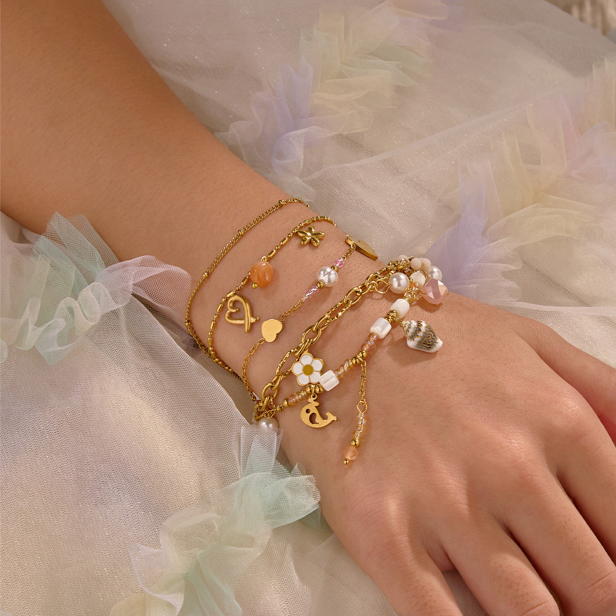 Fashionable Summer Ocean-Themed Titanium Steel Bracelet with Gold-Plated Flower Beads and Geometric Design for Women