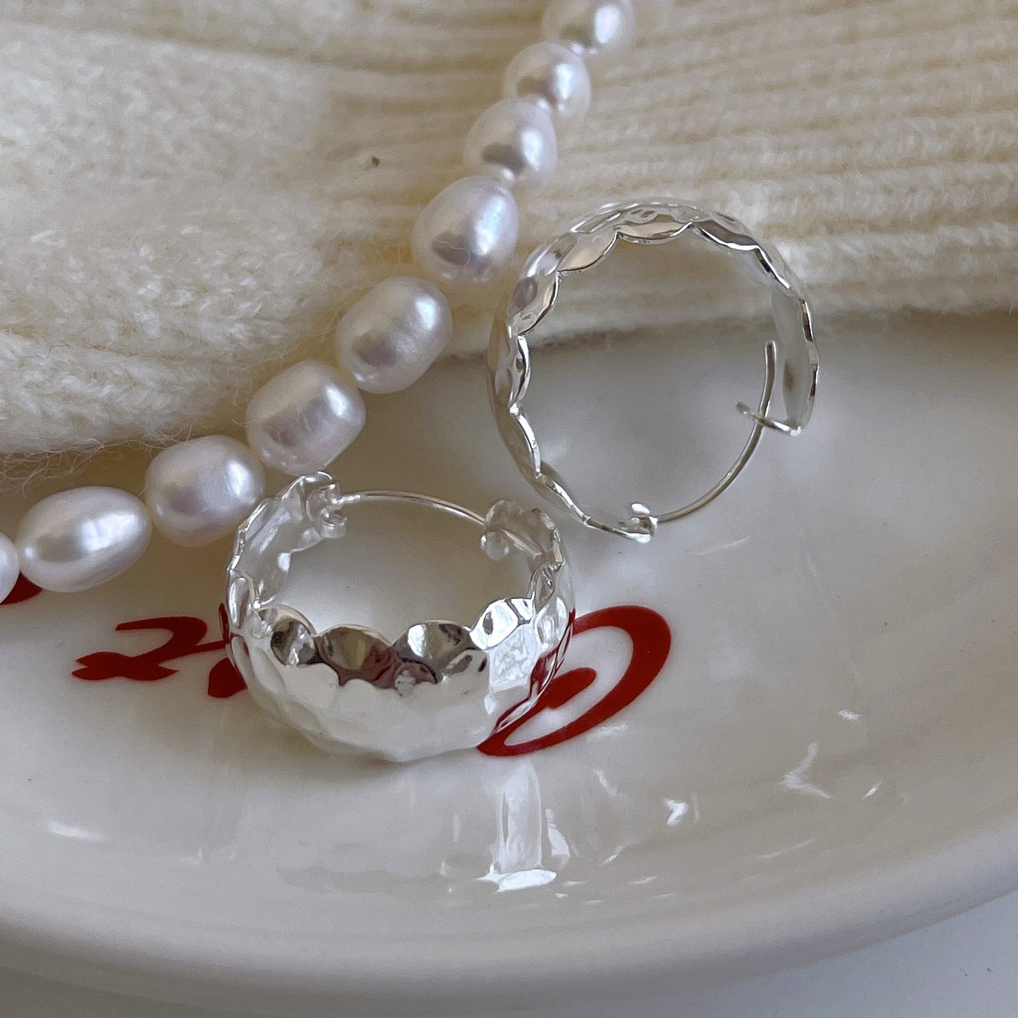 Orecchini a perno asimmetrici minimalisti in argento sterling 925 con dettaglio micro-pavé