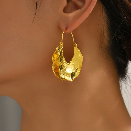 Orecchini da donna minimalisti geometrici a onda a U placcati oro in lega con design a foglia piegata