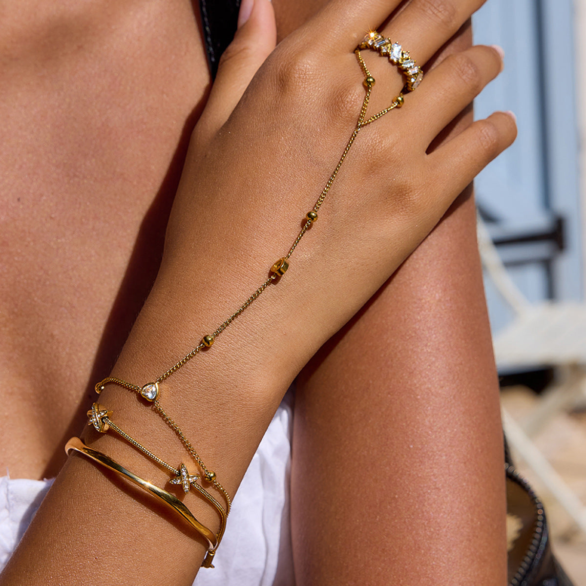 Pulsera de acero inoxidable chapado con patrón minimalista de estrellas, luna, nubes y universo para mujer con colgante de acero de titanio