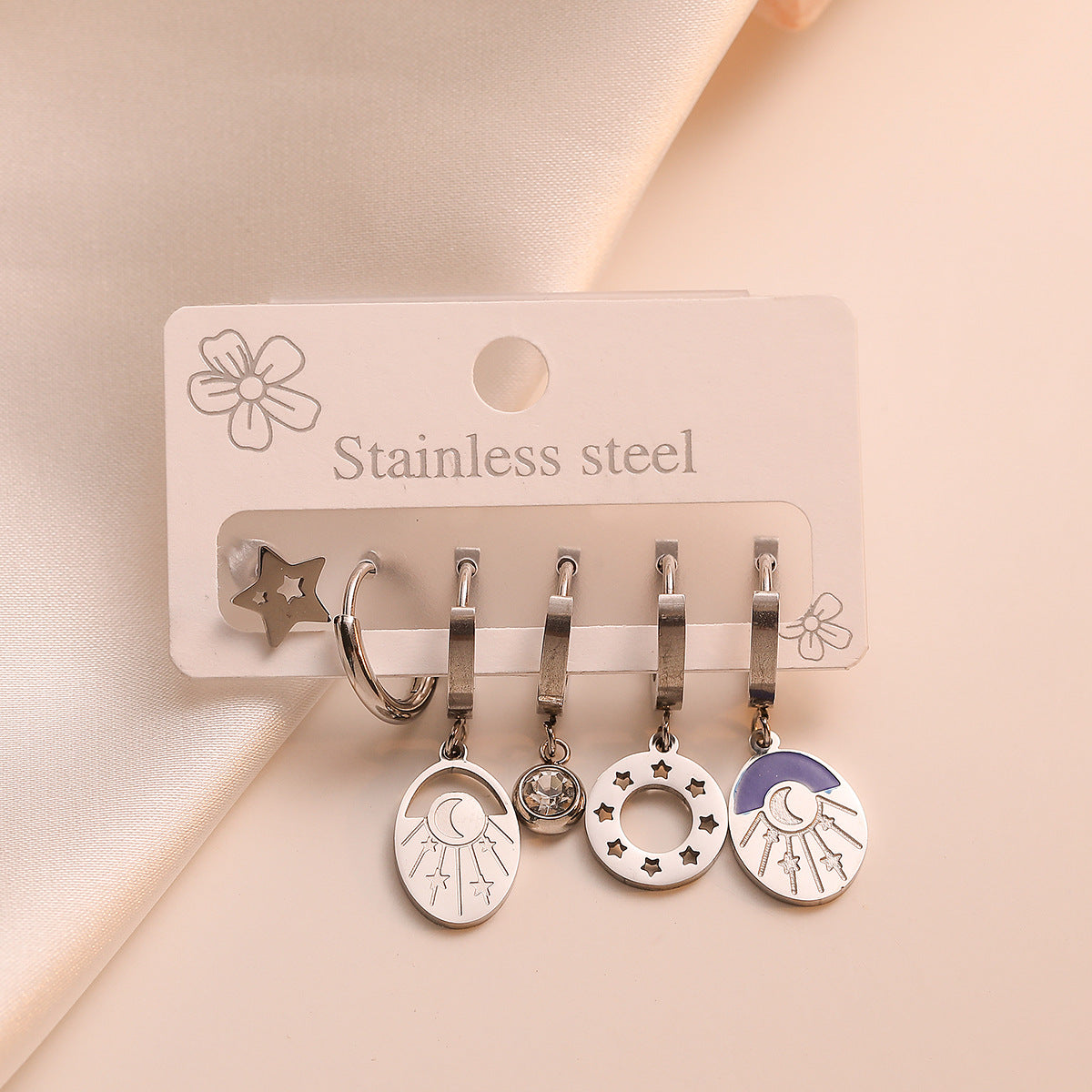 Orecchini da donna minimalisti in acciaio al titanio a forma di cuore irregolare geometrico, con placcatura in oro autentico e intarsio in zircone