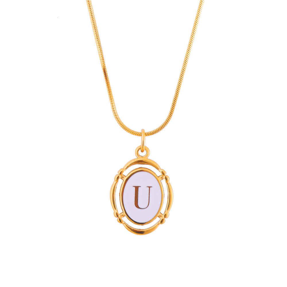 Collana con Pendente Ovale Minimalista a Forma di Lettera in Acciaio al Titanio Placcato Oro con Finitura Smaltata Unisex