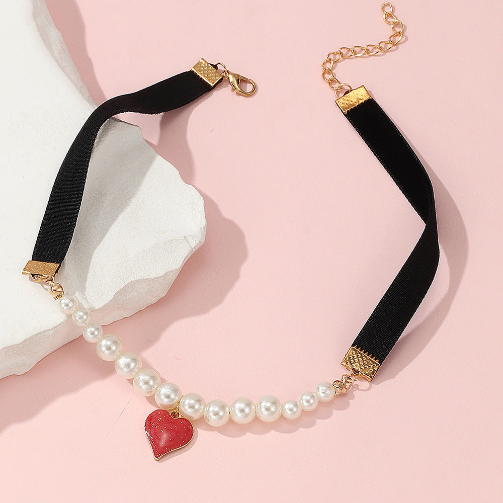 Collana di perle a forma di cuore minimalista per bambine con cordino nero in stile girocollo