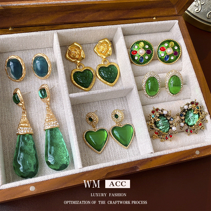 Vintage Heart-Shaped Alloy Stud Earrings with Gold Plating for Women, French Retro Style Fashion Jewelry