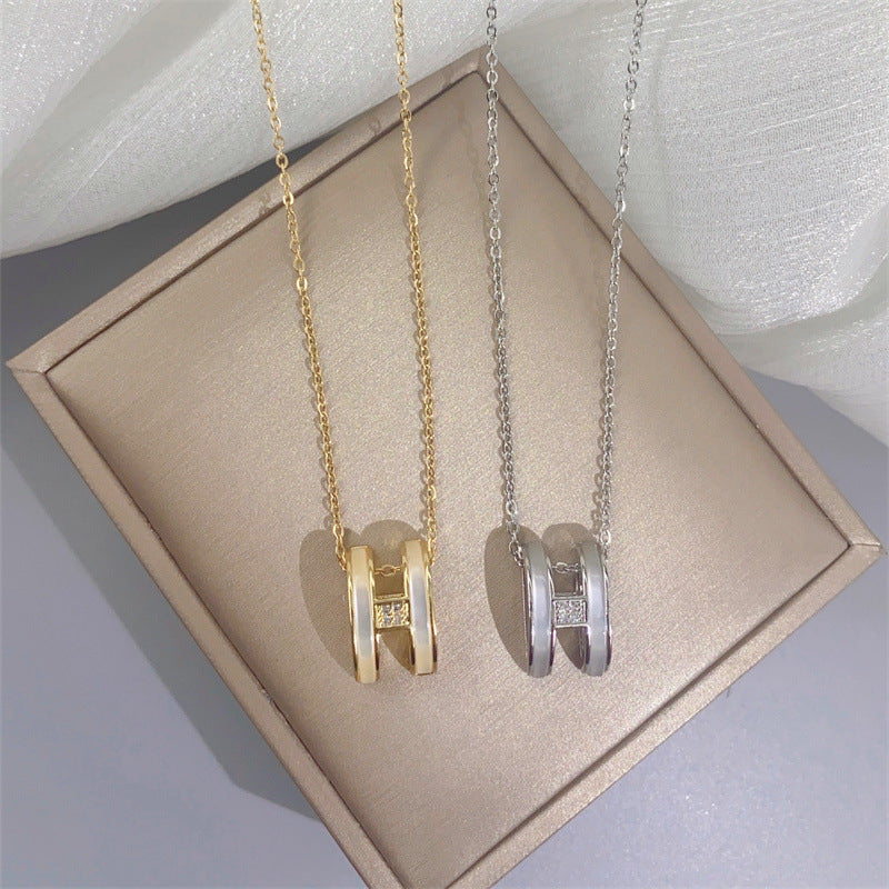 Collar Minimalista de Lujo en Acero de Titanio con Forma de H, Incrustación de Piedra Ojo de Gato y Acentos de Diamantes de Imitación en Cadena Tipo O