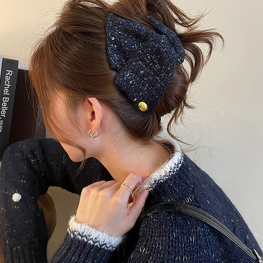 Elegant Acrylic and Fabric Triangle Hair Claw Clip for Women Minimalist Luxury Style Fashion Accessory
