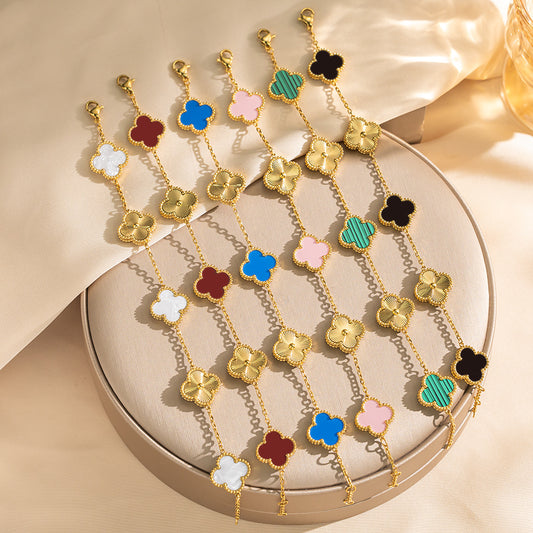 Pulsera minimalista de acero de titanio chapado en oro de 18 quilates con forma de trébol para mujer y hombre