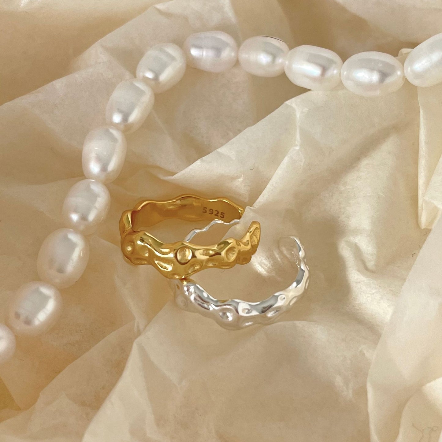 Anello da Donna Minimalista Irregolare a Forma di Cuore in Argento Sterling 925 con Superficie Testurizzata