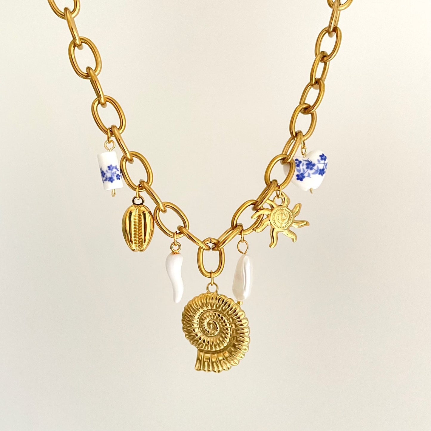Collana a Cuore Floreale Rustico in Acciaio al Titanio con Ciondoli a Ciliegia e Anguria su Catena Elettroplaccata da Donna
