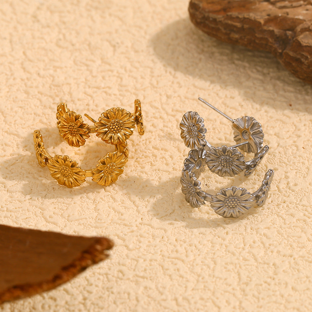 Orecchini da donna alla moda in acciaio inossidabile a forma di margherita con placcatura in oro 18K