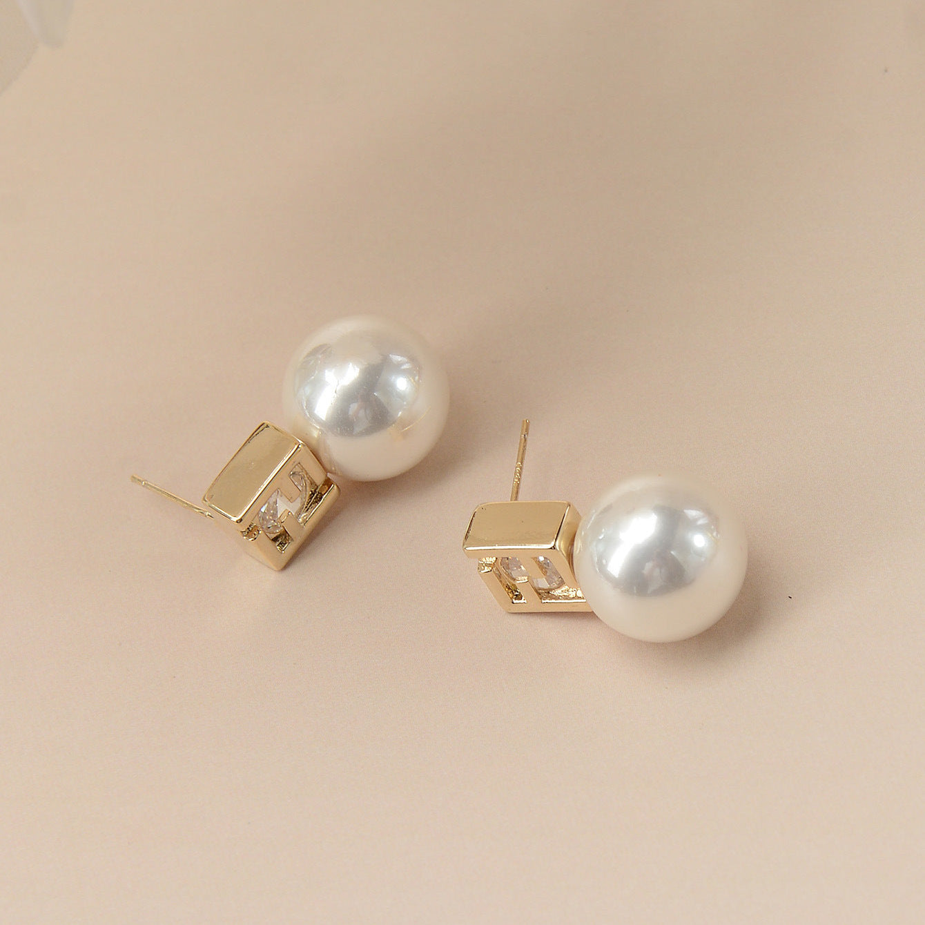 Orecchini da donna di lusso placcati in oro con zirconi cubici in ottone
