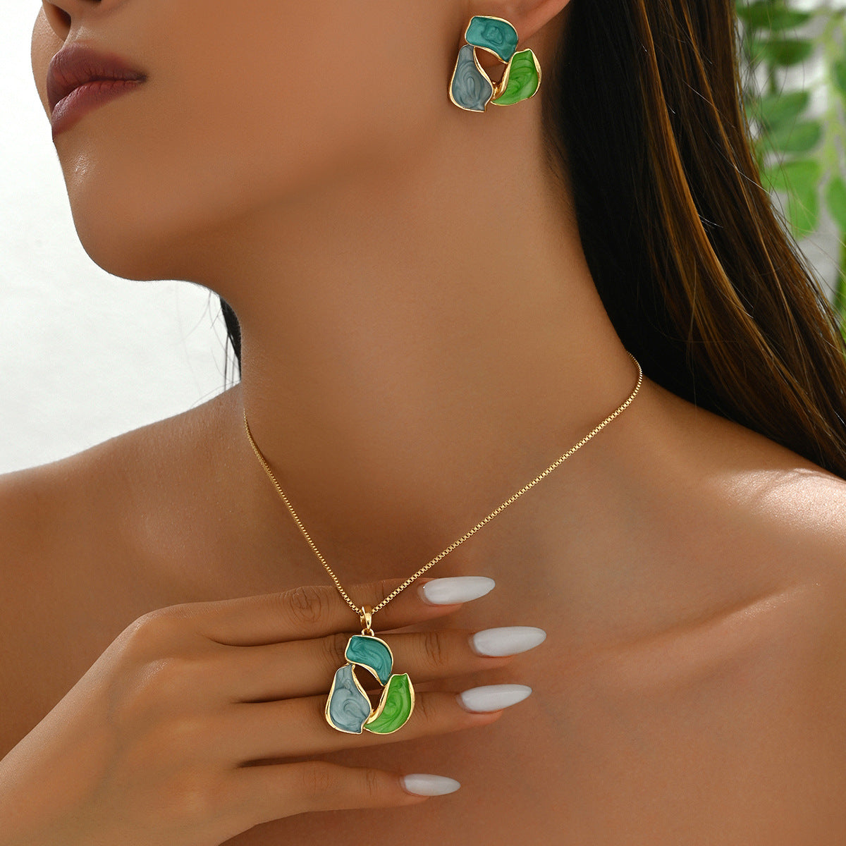 Collana lunga color rame con petali e foglie e orecchini abbinati per donna, alla moda