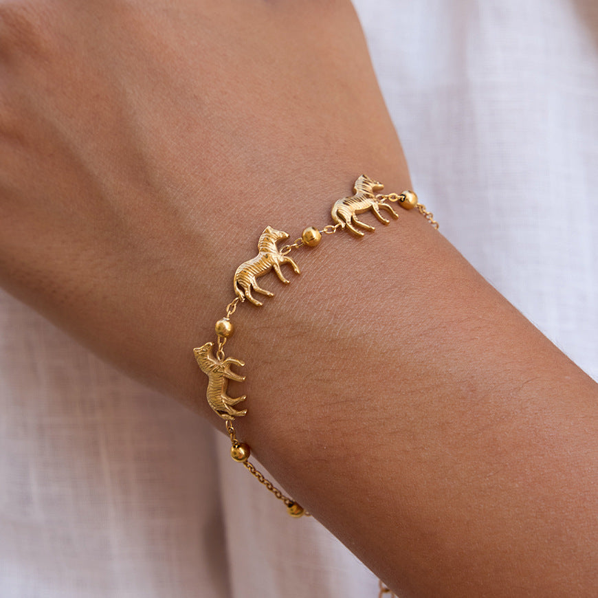 Pulsera Minimalista de Acero Inoxidable para Mujer con Baño de Oro de 18K y Diseño Geométrico de Caballo