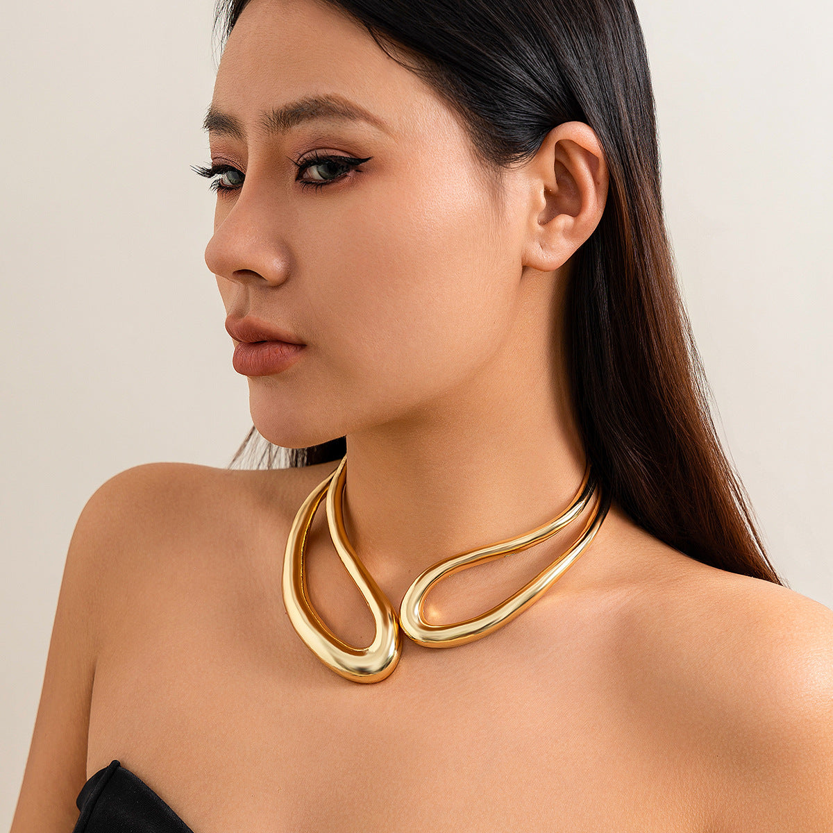 Minimalist Geometric Double-Ring Alloy Choker Necklace for Women with Smooth Polished Finish and Irregular Vintage-Inspired Design