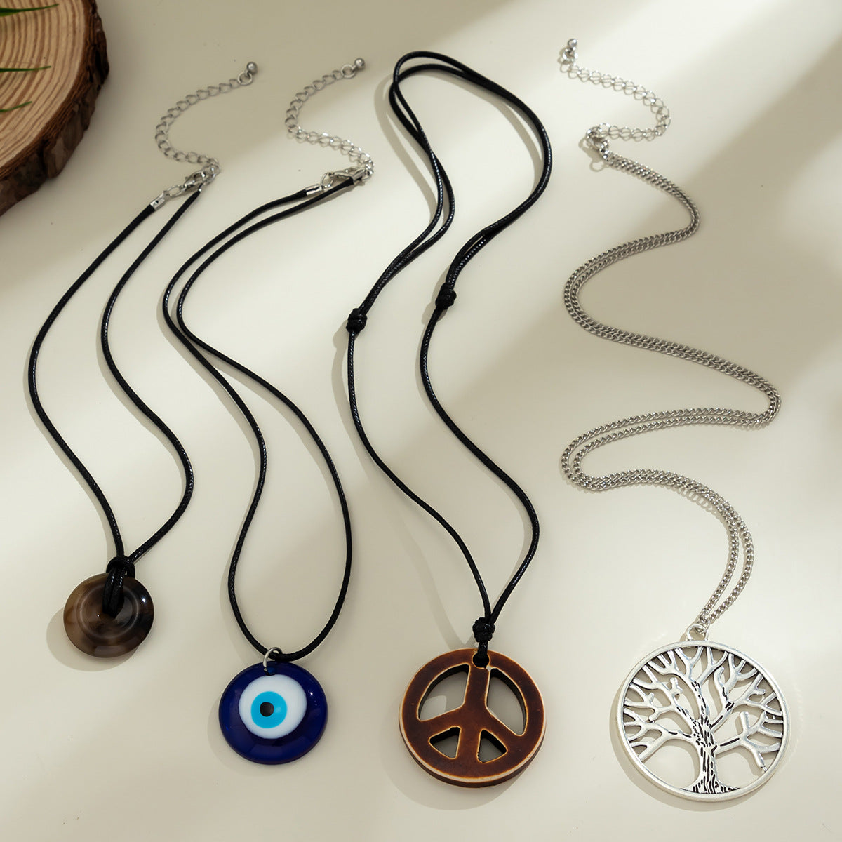 Collana vintage retrò da donna con ciondolo a forma di occhio in lega, intarsio di strass e catena a serpente