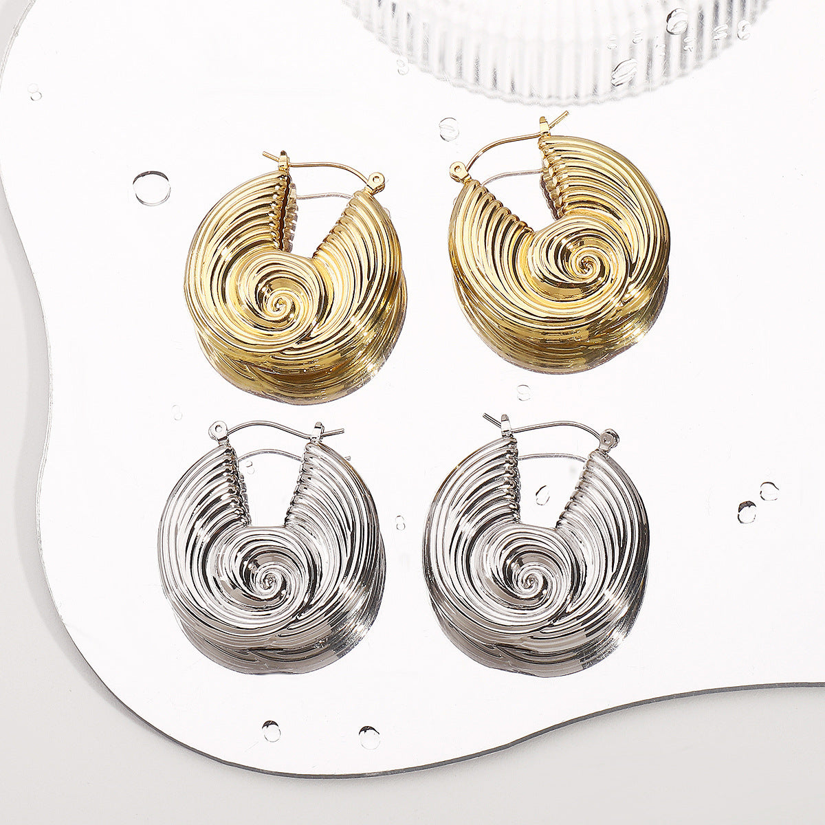 Pendientes de clip de metal geométricos con forma de abanico de concha exagerados con acabado galvanizado para mujer